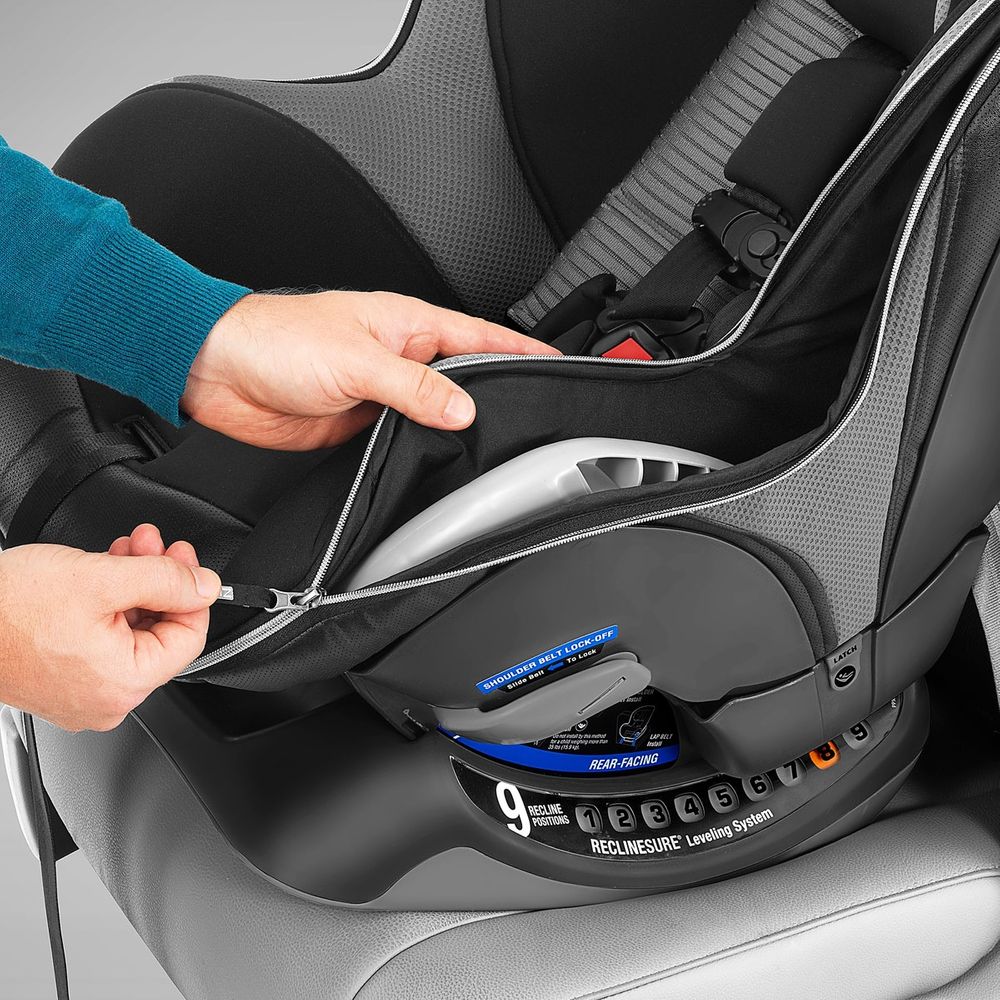 Chicco NextFit Zip Max Air - детское автокресло, воздушные каналы, регулировка наклона спинки и подголовника (от рождения до 7 лет / 0-18 кг) • Black-Grey (79671.46)