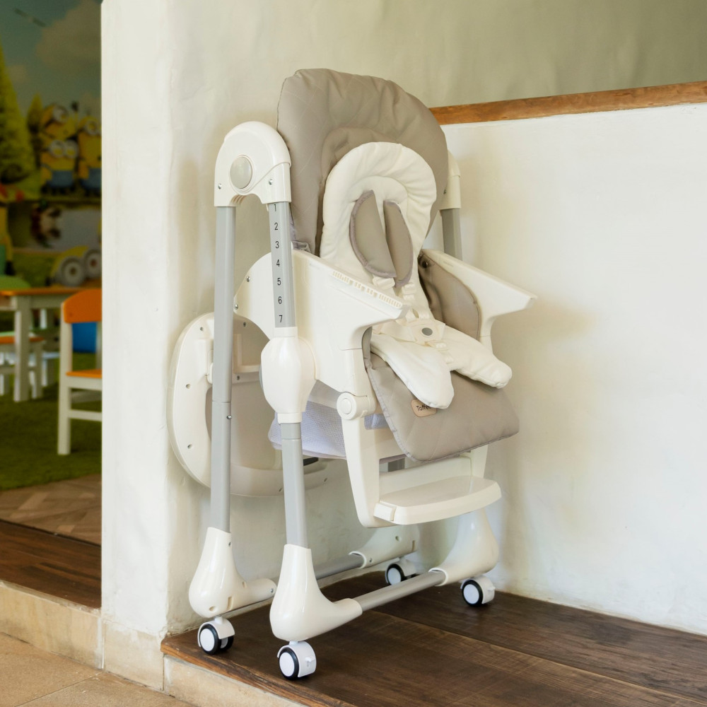 Carrello Toffee CRL-9502/3 - стільчик для годування на коліщатках (підвісний кошик для іграшок у комплекті, м'який вкладиш, компактно складається) • Ash Grey