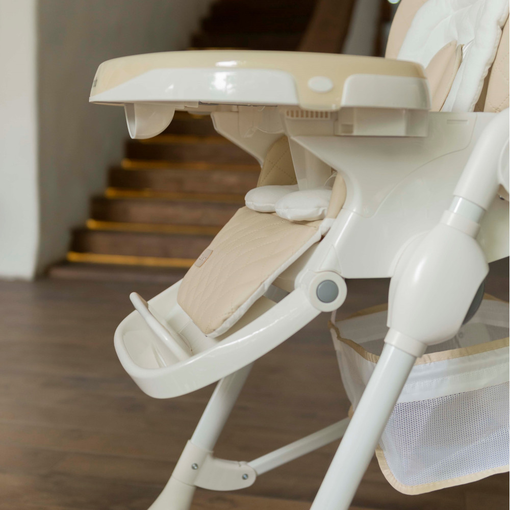 Carrello Caramel CRL-9501/3 - стульчик для кормления на колесиках (мягкий матрасик, корзина для игрушек) • Cream Beige