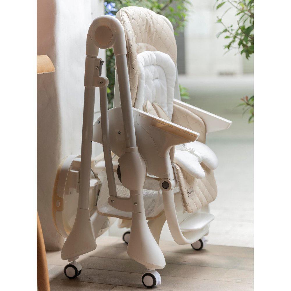 Carrello Caramel CRL-9501/3 - стульчик для кормления на колесиках (мягкий матрасик, корзина для игрушек) • Cream Beige