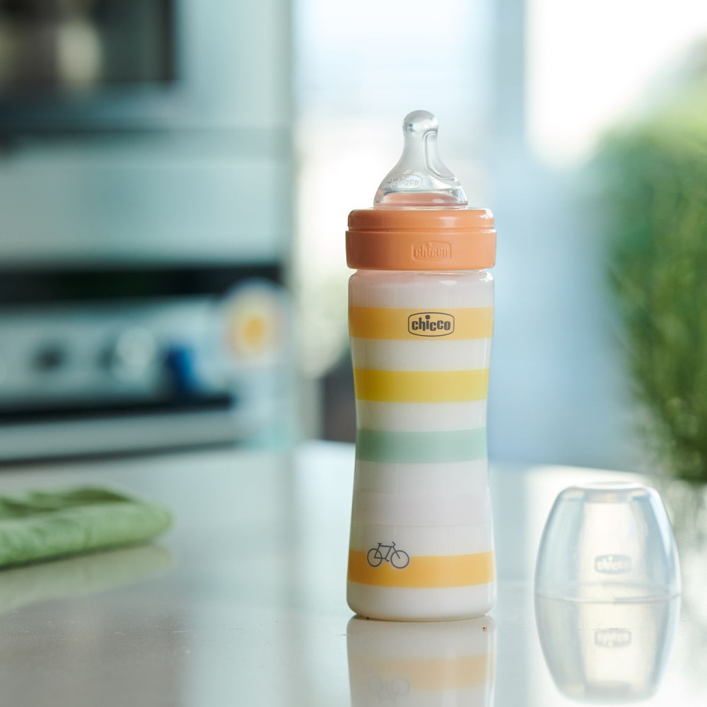 Бутылочка пластик Chicco Well-Being Colors 2+, 250мл, соска силикон, orange (28623.31) Бутылочка пластик Chicco Well-Being Colors 2+, 250мл, соска силикон, orange (28623.31)