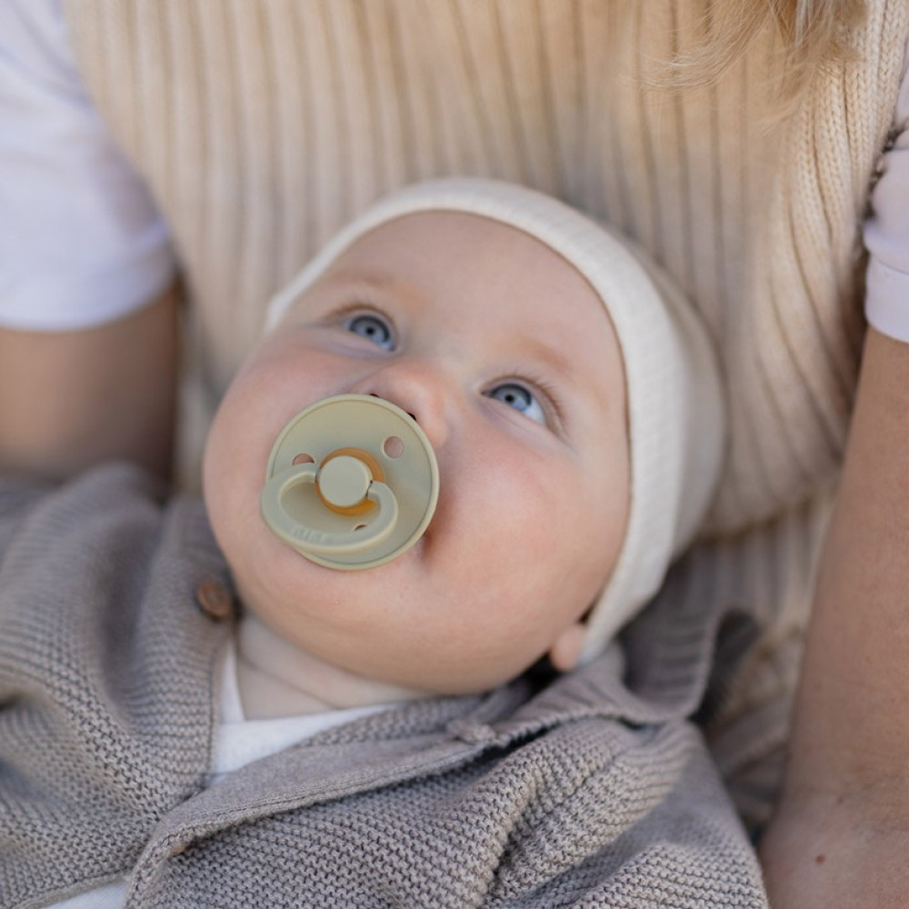 Пустушка Bibs Colour Symmetrical Glow 6-18 міс. латекс (sage) Пустушка Bibs Colour Symmetrical Glow 6-18 міс. латекс (sage)