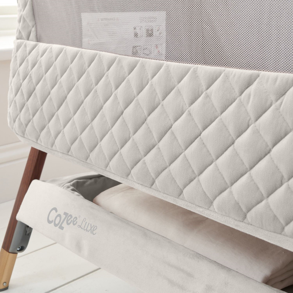 Tutti Bambini CoZee Luxe - дитяче приставне ліжечко, регулювання висоти та нахилу, преміум дизайн (від народження до 6 місяців) • Бежевий (211208/6506) Tutti Bambini CoZee Luxe - дитяче приставне ліжечко, регулювання висоти та нахилу, преміум дизайн (від народження до 6 місяців) • Бежевий (211208/6506)