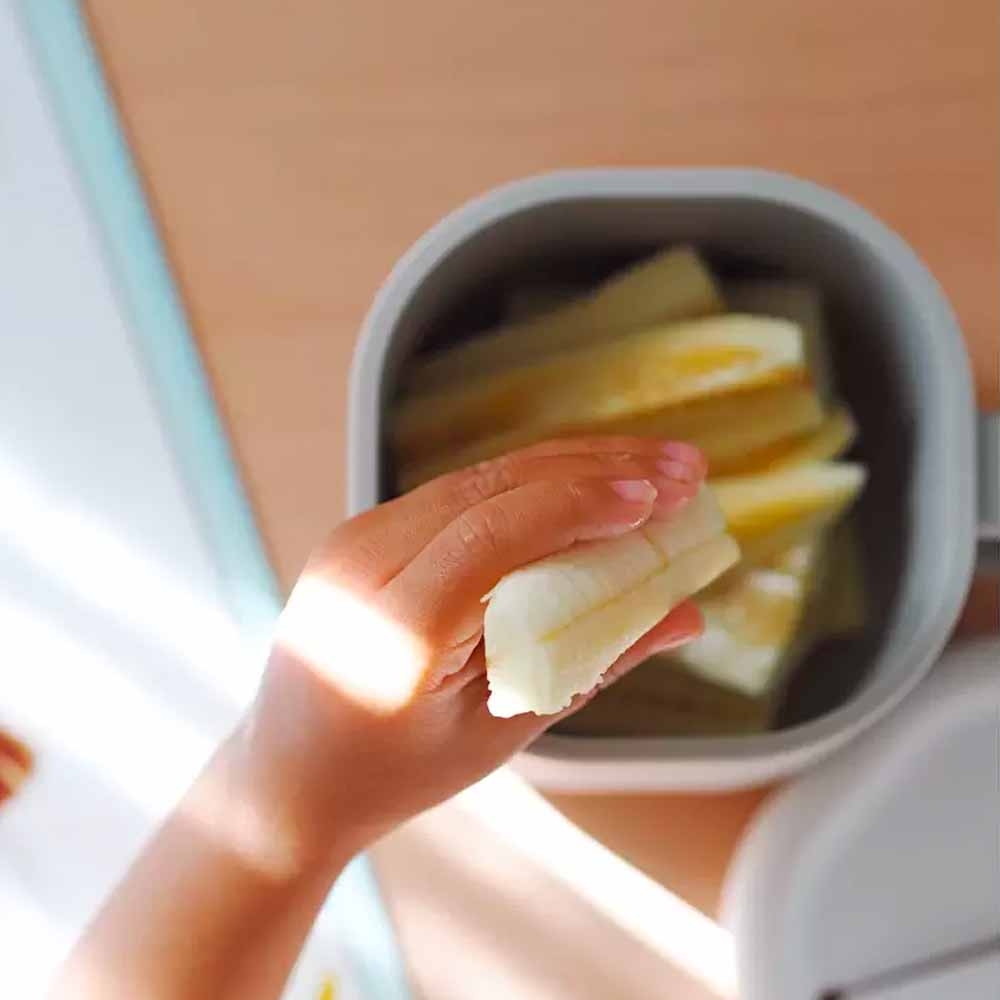 Чашка силиконовая для снеков и напитков Beaba Pick 'n' Snack, серый (913565)