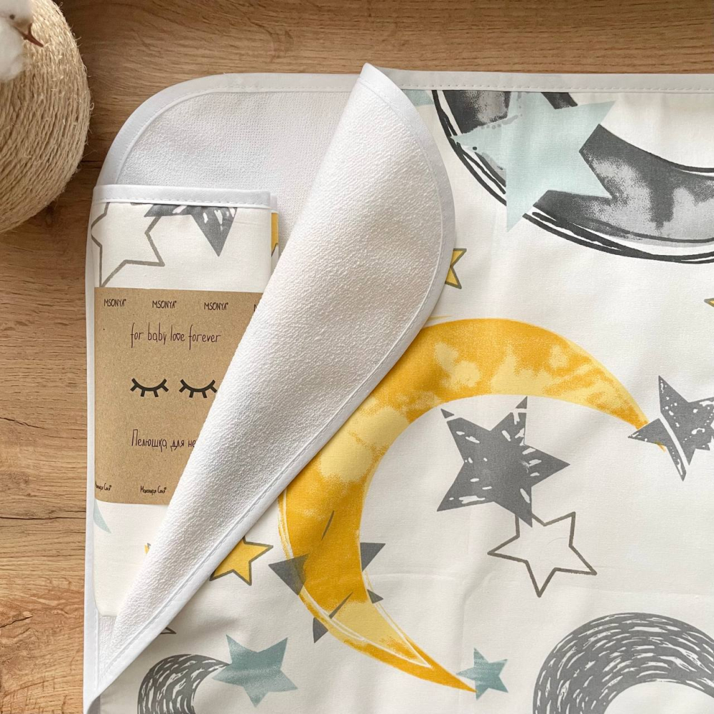 Непромокаемая пеленка Маленькая Соня 50*80 Звезды с месяцем, горчица (11596)