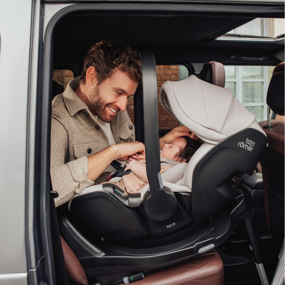 Britax Romer Baby-Safe Pro - автокрісло для немовля, легке, розкладається до лежачого положення (від народження до 15 місяців / 40 - 85 см) з поворотною базою ISOFIX Vario Base 5Z • Soft Taupe LUX Collection Britax Romer Baby-Safe Pro - автокрісло для немовля, легке, розкладається до лежачого положення (від народження до 15 місяців / 40 - 85 см) з поворотною базою ISOFIX Vario Base 5Z • Soft Taupe LUX Collection
