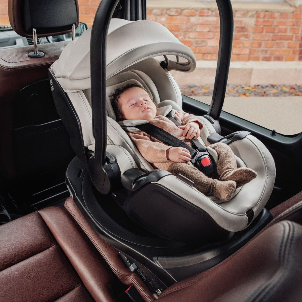 Britax Romer Baby-Safe Pro - автокрісло для немовля, легке, розкладається до лежачого положення (від народження до 15 місяців / 40 - 85 см) з поворотною базою ISOFIX Vario Base 5Z • Soft Taupe LUX Collection Britax Romer Baby-Safe Pro - автокрісло для немовля, легке, розкладається до лежачого положення (від народження до 15 місяців / 40 - 85 см) з поворотною базою ISOFIX Vario Base 5Z • Soft Taupe LUX Collection