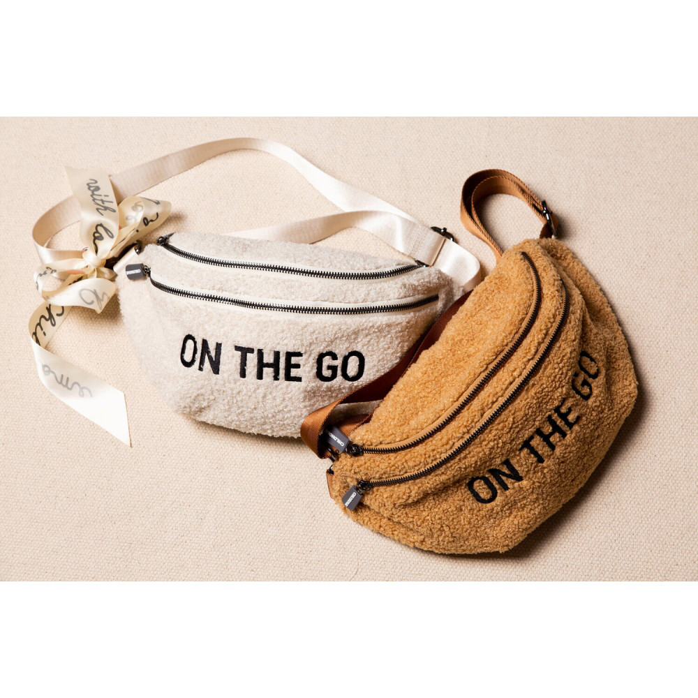 Сумка через плече Childhome Banana bag, Teddy beige (CWBANAT) Сумка через плече Childhome Banana bag, Teddy beige (CWBANAT)