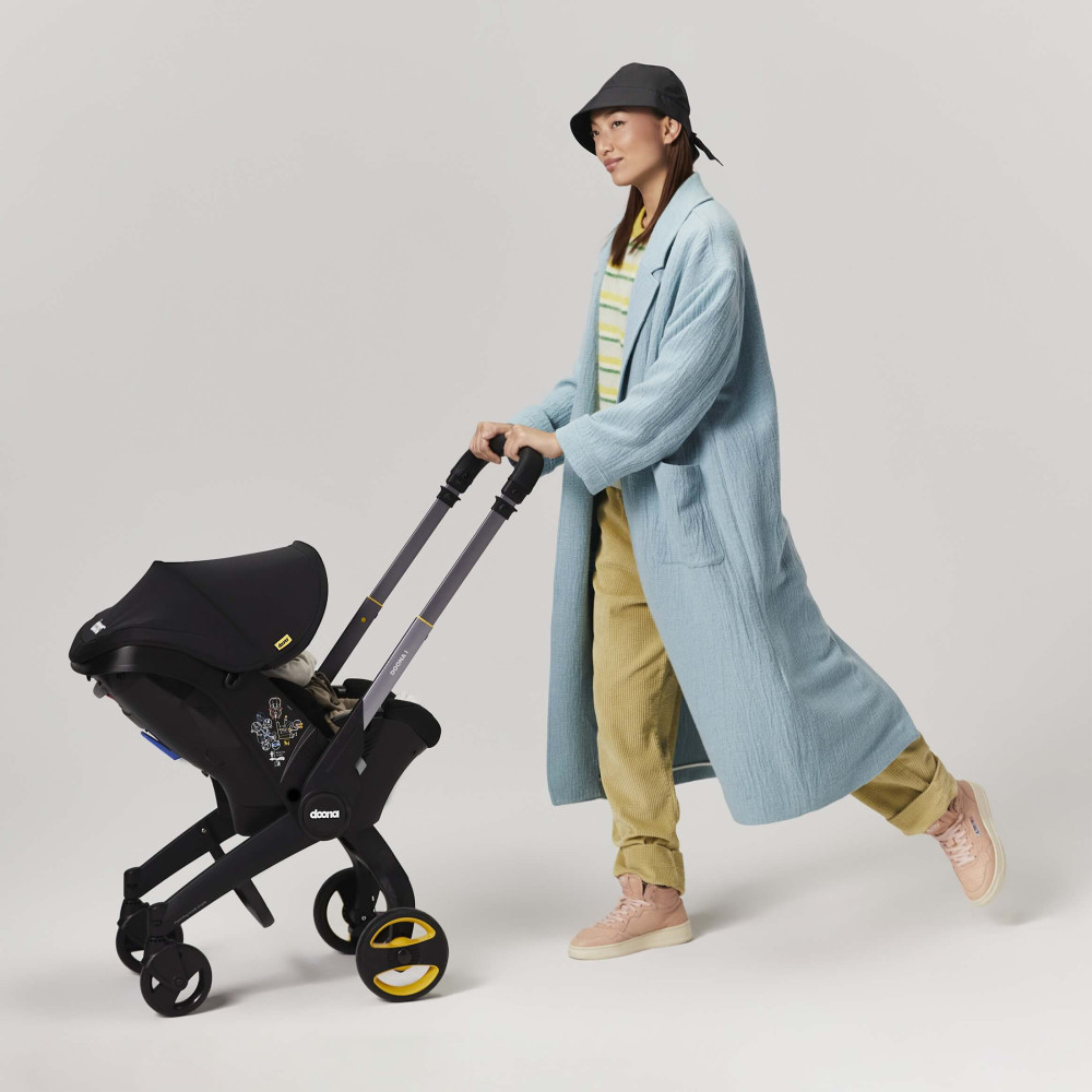 Doona i - автокресло-коляска для новорожденного i-Size (40 - 85 см / 1,8 - 13 кг), коляска для путешествий, использование в самолете • Nitro Black Doona i - автокресло-коляска для новорожденного i-Size (40 - 85 см / 1,8 - 13 кг), коляска для путешествий, использование в самолете • Nitro Black