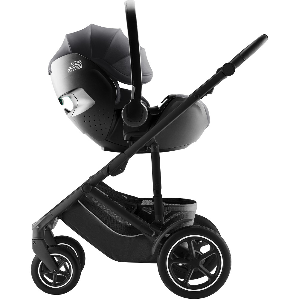 Britax Romer Baby-Safe Pro - автокресло для новорожденных (автолюлька), легкое, регулируется до положения лежа (от рождения до 15 месяцев / 40 - 85 см) • Classic Deep Black