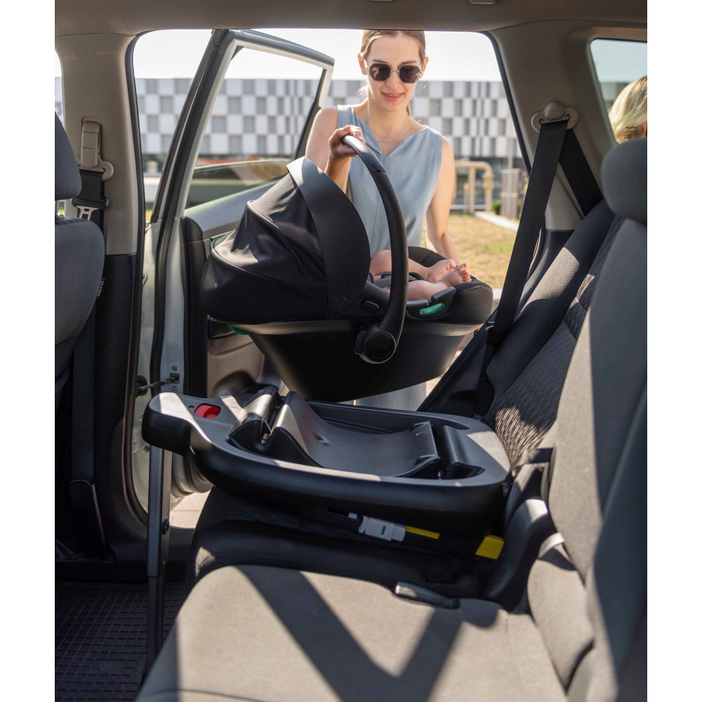 Carrello Nova - автокрісло для новонародженого i-Size CRL-16101 з базою Isofix CRL-16102, автолюлька (0 - 15 місяців / 40 - 87 см) • Black Line