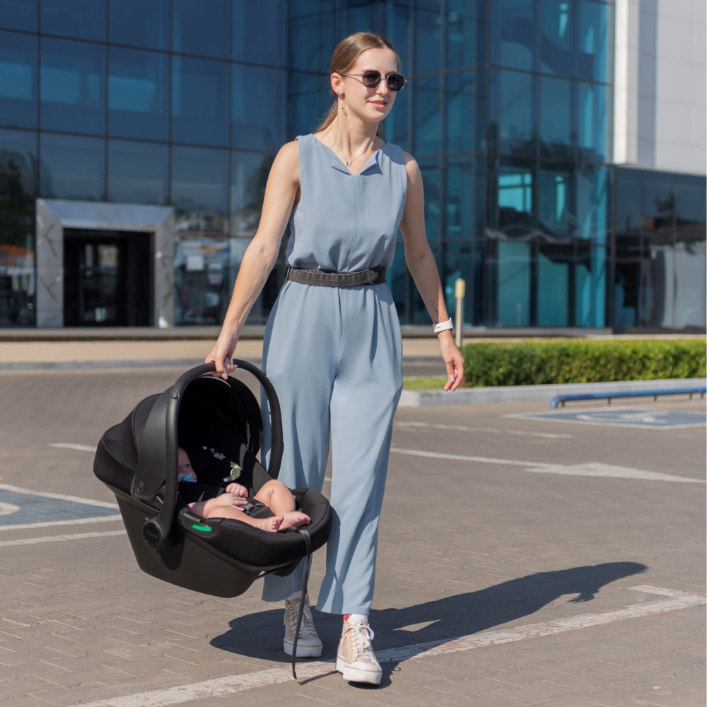 Carrello Nova - автокрісло для новонародженого i-Size CRL-16101 з базою Isofix CRL-16102, автолюлька (0 - 15 місяців / 40 - 87 см) • Black Line