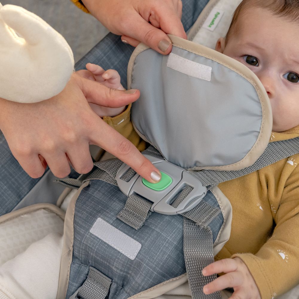 Шезлонг Ingenuity Parker-Chambray з технологією Happy Belly Grey