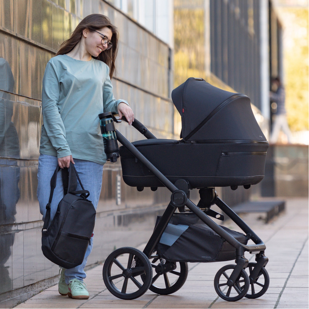 Carrello Omega Plus CRL-6540/1 - детская коляска 2 в 1, всесезонная коляска с фонариком LED, термолюлька, регулировка люльки по высоте, большие колеса, телескопическая ручка • Cosmo Black Carrello Omega Plus CRL-6540/1 - детская коляска 2 в 1, всесезонная коляска с фонариком LED, термолюлька, регулировка люльки по высоте, большие колеса, телескопическая ручка • Cosmo Black