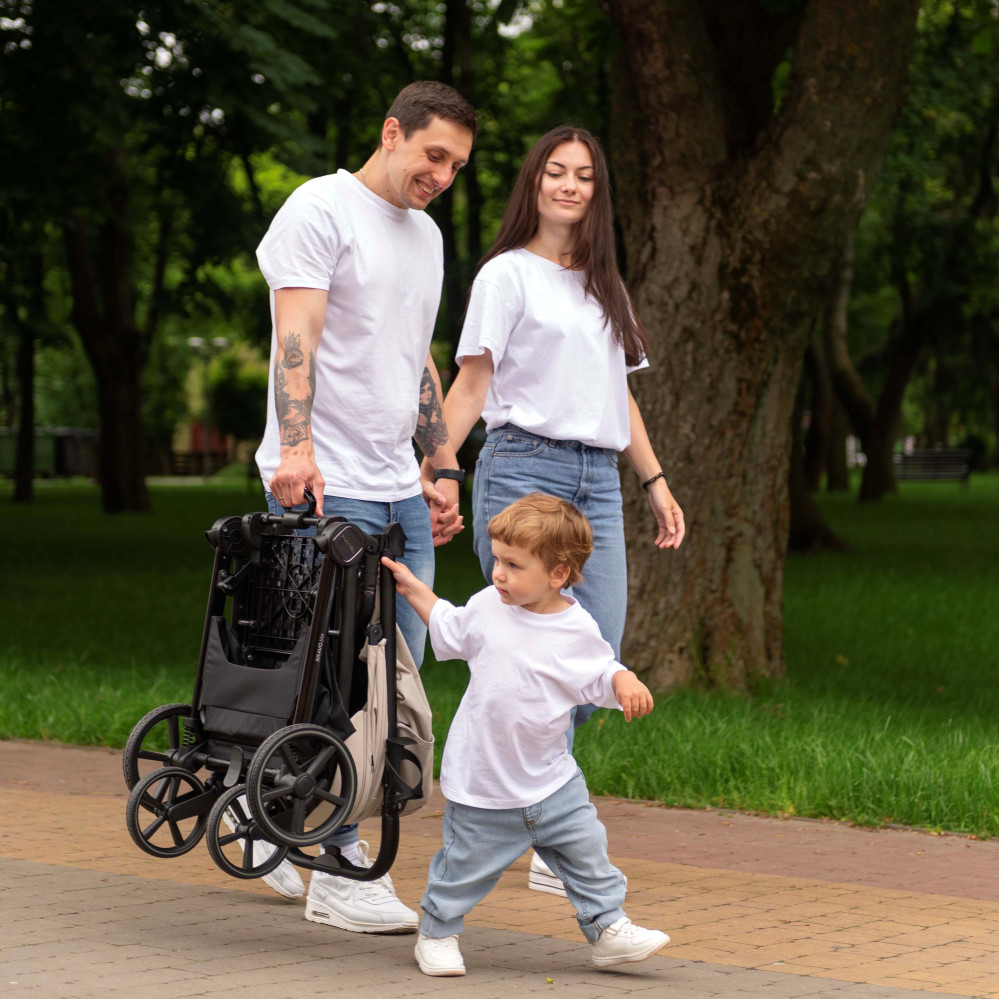Carrello Bravo Lite CRL-5529 - прогулянкова коляска з підсвіткою, всесезонний візок, телескопічне регулювання ручки, великі колеса, захист від сповзання, зручно складається • Marble Beige
