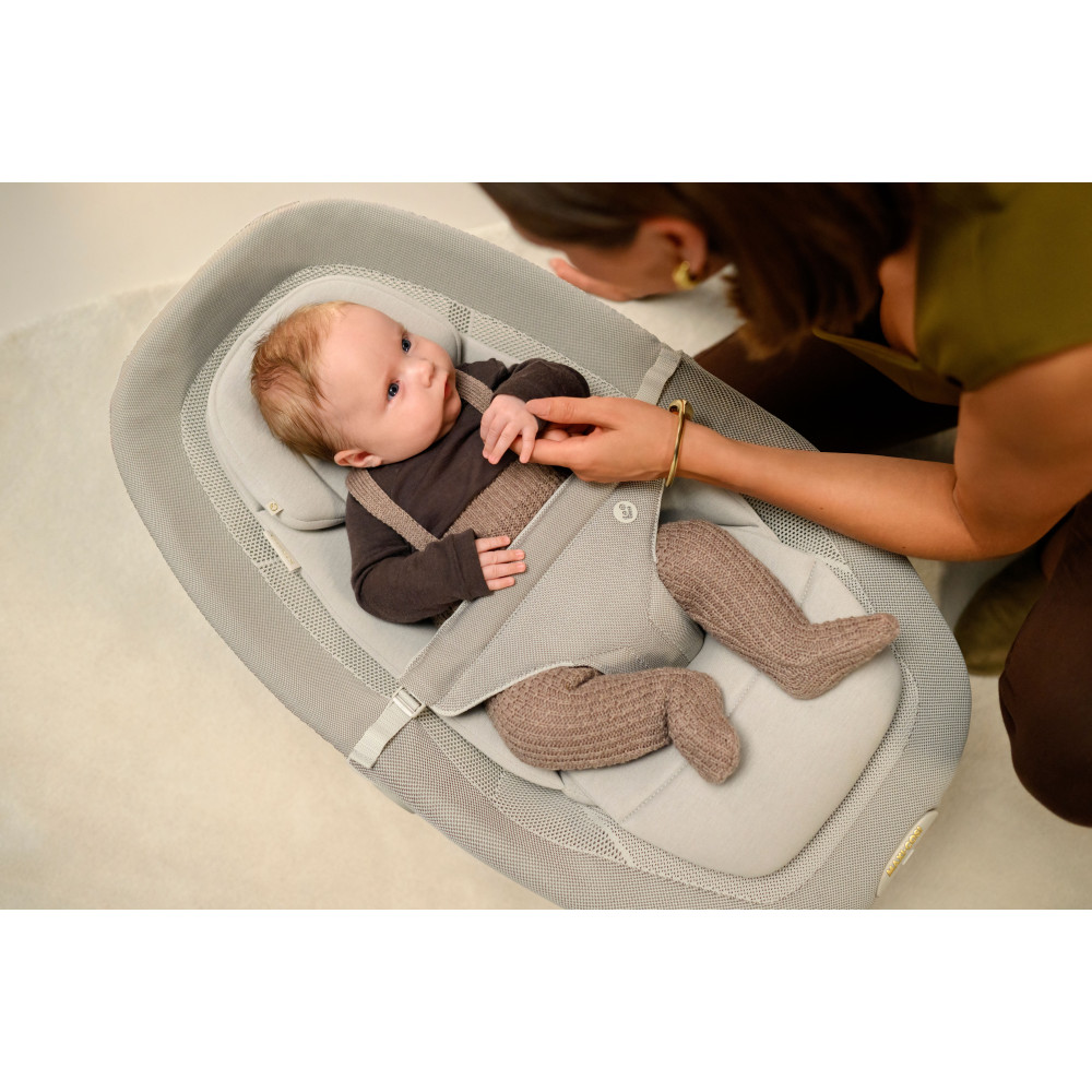 Maxi-Cosi Dove Pro - лёгкое и компактное кресло-качалка для новорождённого с игрушками • Elegance Bronze