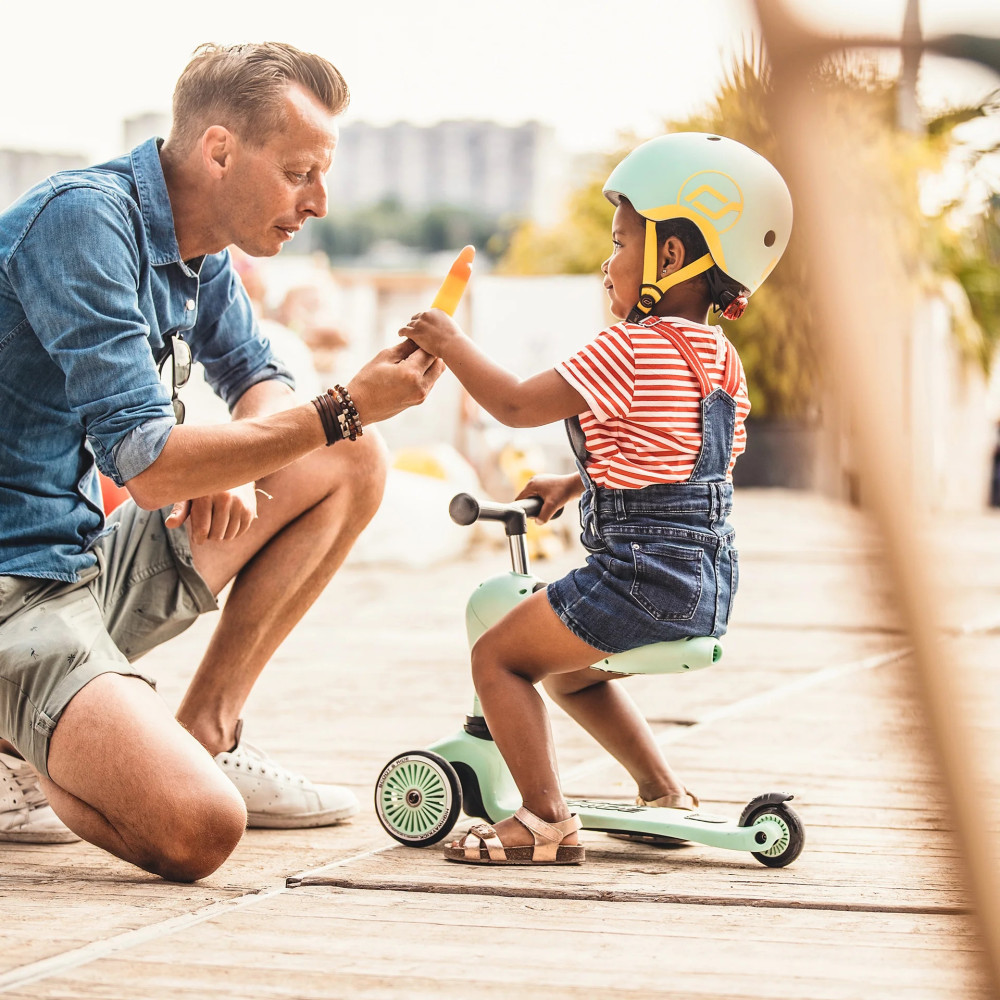 Scoot&Ride Helmet XXS - детский защитный шлем с фонариком, обхват головы 45-51 см • Kiwi (SR-181206-KIWI)