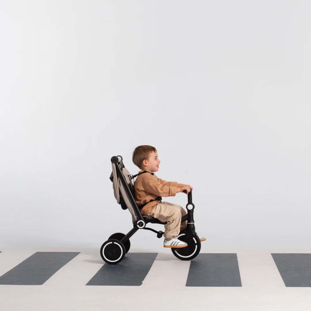 smarTrike Wonder Max - дитяча коляска-велосипед, компактне складання • Jet Black smarTrike Wonder Max - дитяча коляска-велосипед, компактне складання • Jet Black