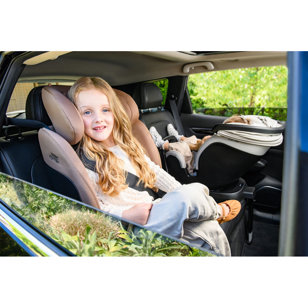 Britax Romer Swivel-Grow Max Air - поворотне дитяче автокрісло з активною вентиляцією (0 - 7 років / 40 - 125 см / 0-25 кг ), кріплення ISOFIX • Onyx Black