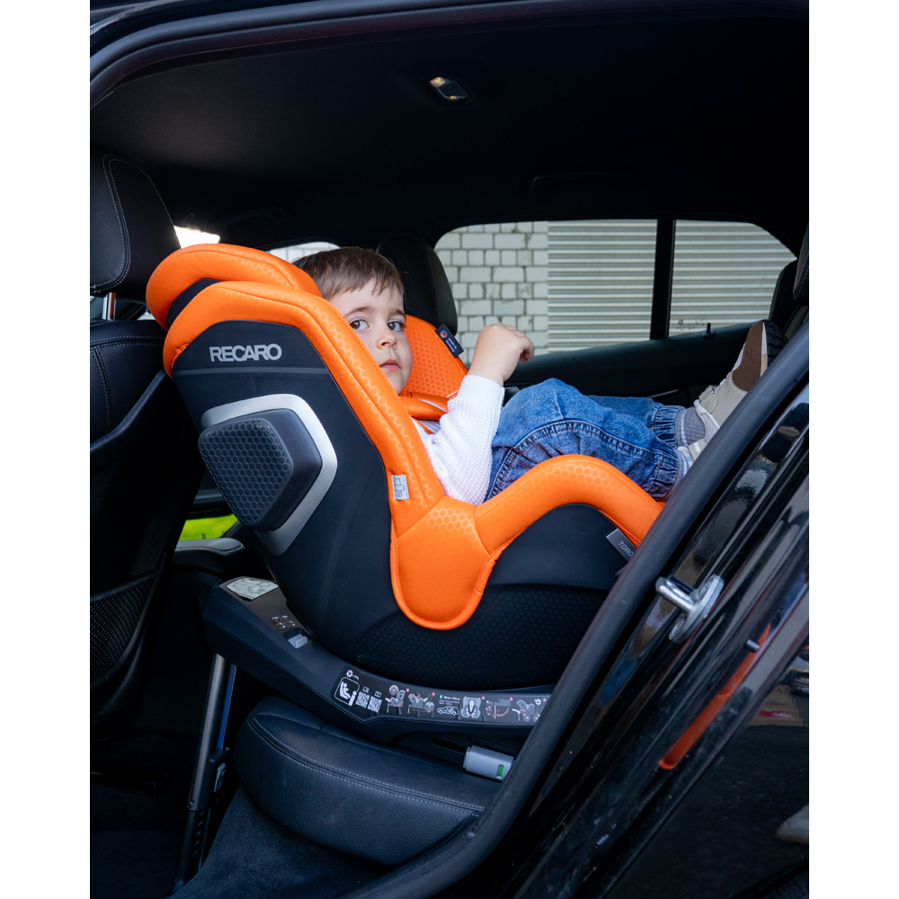 Recaro Toron 1 KID i-Size - дитяче автокрісло (3 міс - 4 роки / 61 – 105 см), кріпиться за допомогою системи Isofix, функція обертання на 360°, бічний захист • Elegant Beige