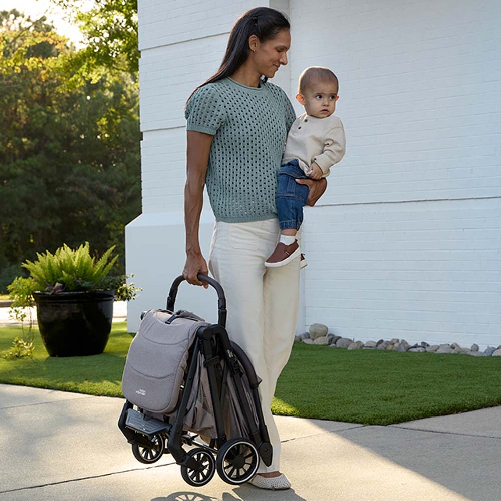 Britax Romer Tira - компактний прогулянковий візочок з автоматичним складанням • Teak Britax Romer Tira - компактний прогулянковий візочок з автоматичним складанням • Teak