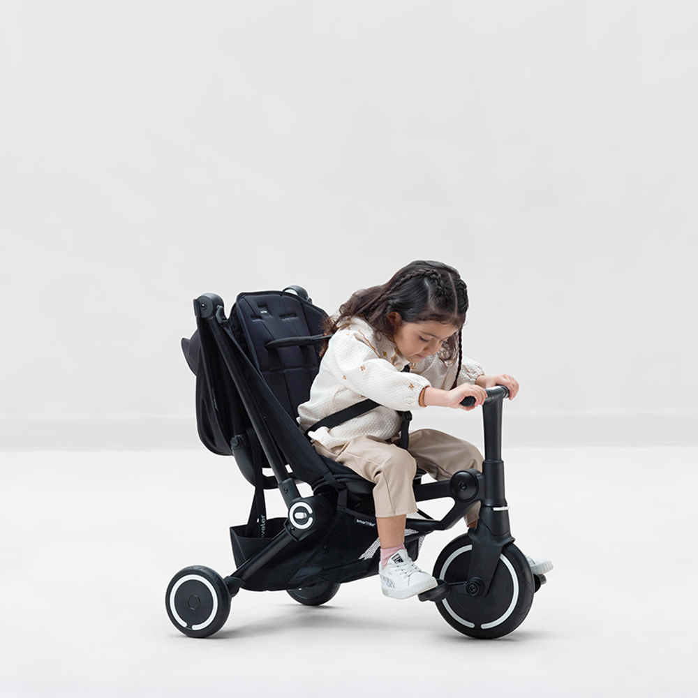 smarTrike Traveler - коляска-велосипед 4в1 із компактним складанням Cabin Size • Black smarTrike Traveler - коляска-велосипед 4в1 із компактним складанням Cabin Size • Black