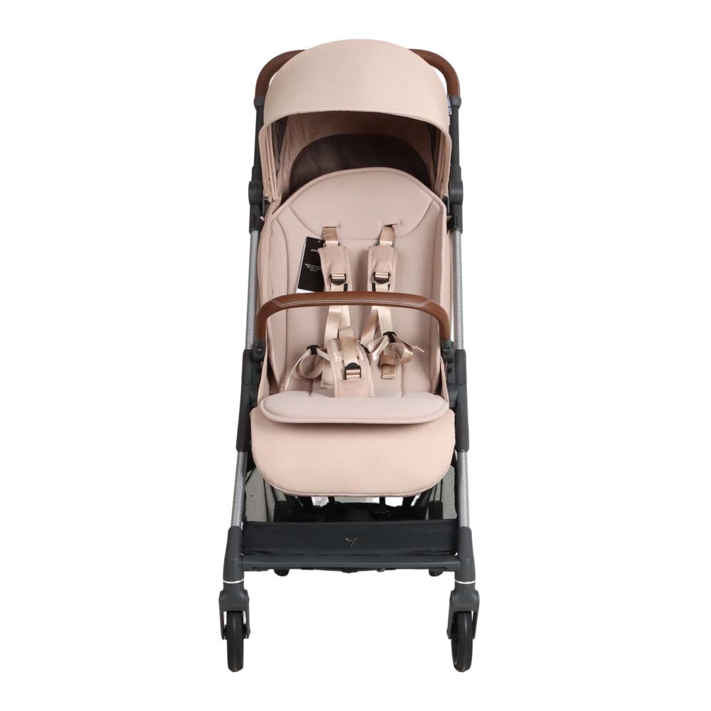 Junama Aviator - легка прогулянкова коляска з автоскладанням (4.9 кг) • Beige 02 Junama Aviator - легка прогулянкова коляска з автоскладанням (4.9 кг) • Beige 02