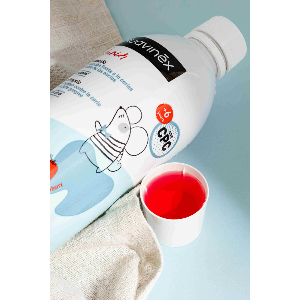 Suavinex Junior - ополіскувач для ротової порожнини Junior, для дітей від 6 років, зі смаком полуниці • 500 мл