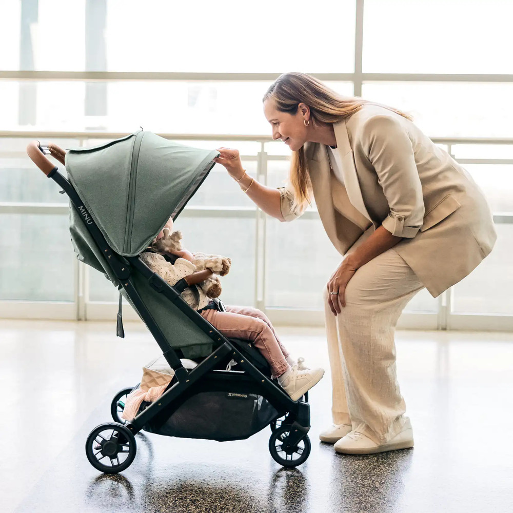 UPPAbaby Minu V2 - надлегка прогулянкова коляска для подорожей, складання однією рукою • Gwen UPPAbaby Minu V2 - надлегка прогулянкова коляска для подорожей, складання однією рукою • Gwen