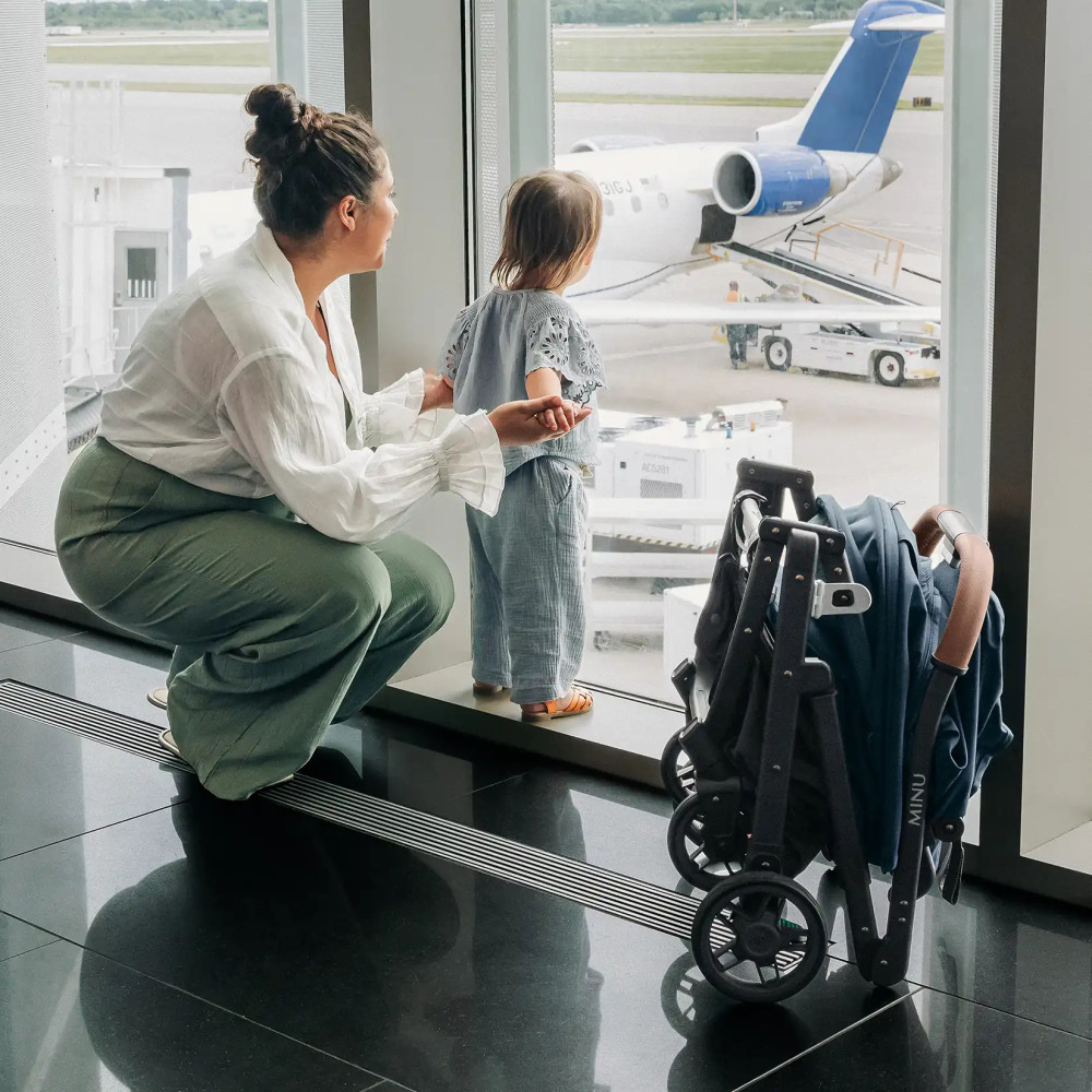 UPPAbaby Minu V2 - надлегка прогулянкова коляска для подорожей, складання однією рукою • Noa UPPAbaby Minu V2 - надлегка прогулянкова коляска для подорожей, складання однією рукою • Noa