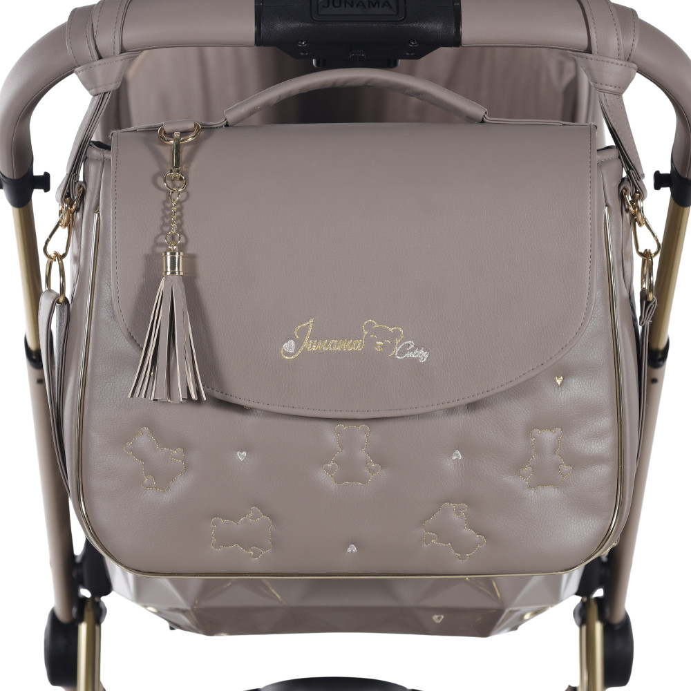 Junama Diamond Cubby Premium - дитяча коляска 2в1 ручної роботи, люлька Diamond, золоті диски коліс, вишивка з ведмедиками • Cappuccino 05 Junama Diamond Cubby Premium - дитяча коляска 2в1 ручної роботи, люлька Diamond, золоті диски коліс, вишивка з ведмедиками • Cappuccino 05