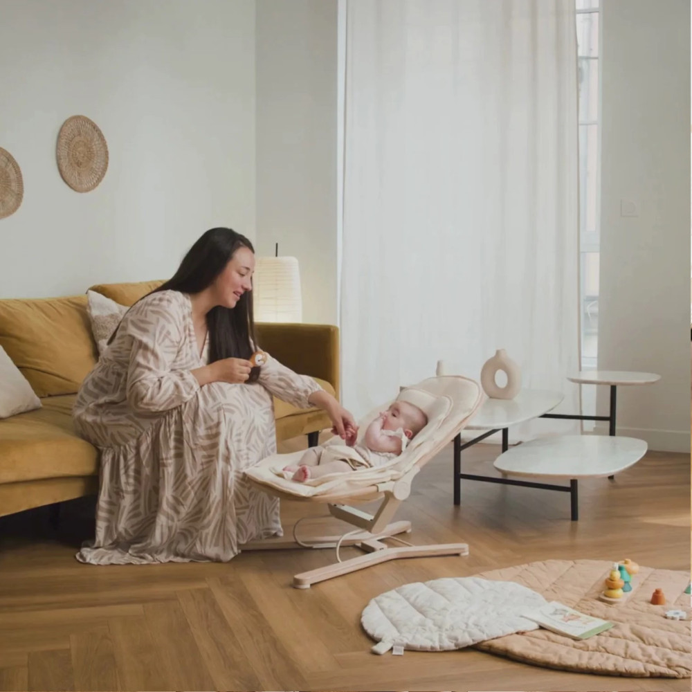 Babymoov Swoon Flow - деревянное кресло-шезлонг с укачиванием, 3 положения спинки, до 18 кг • Cream