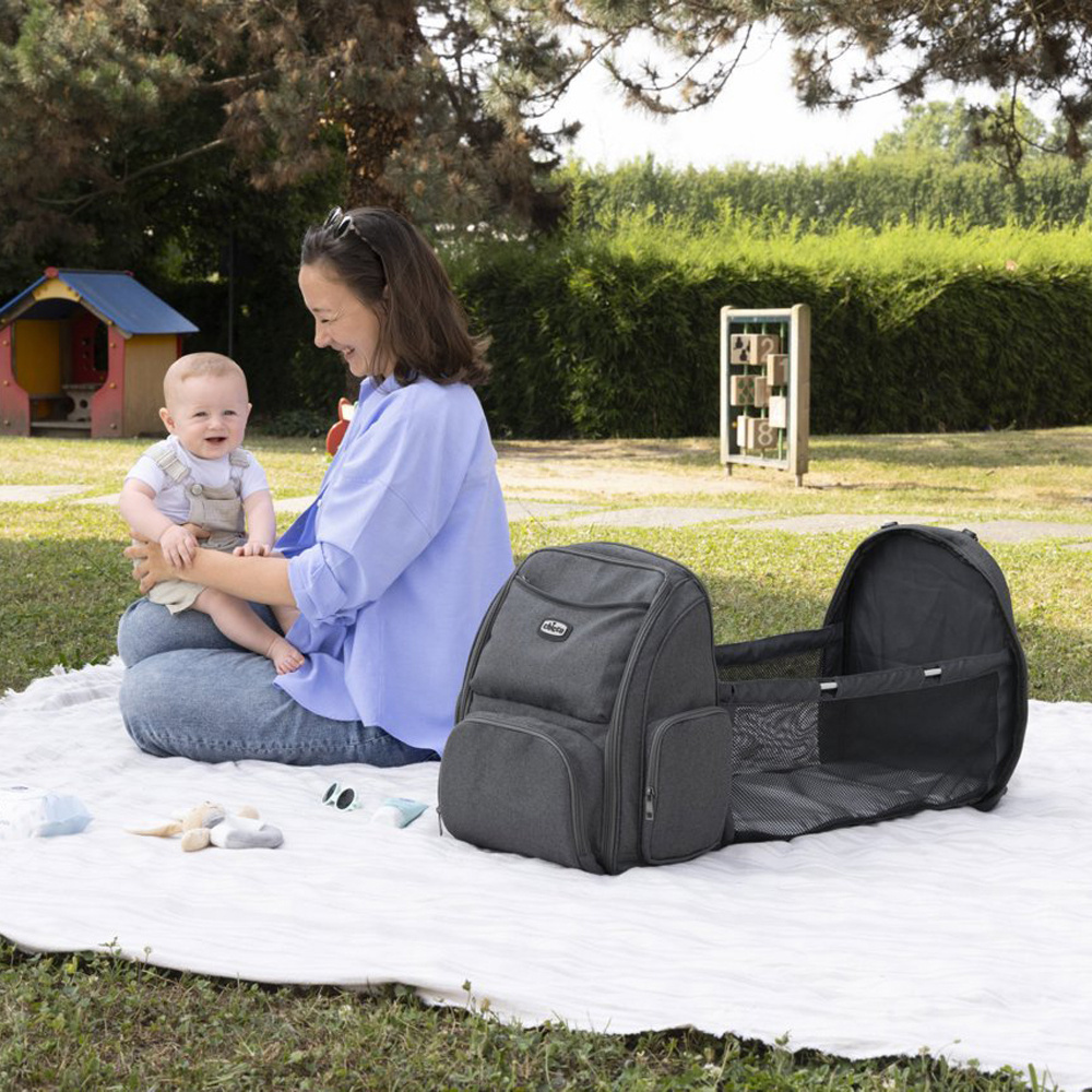 Chicco Changing Backpack - рюкзак-трансформер 2 в 1 з пеленальним місцем і термокишенями