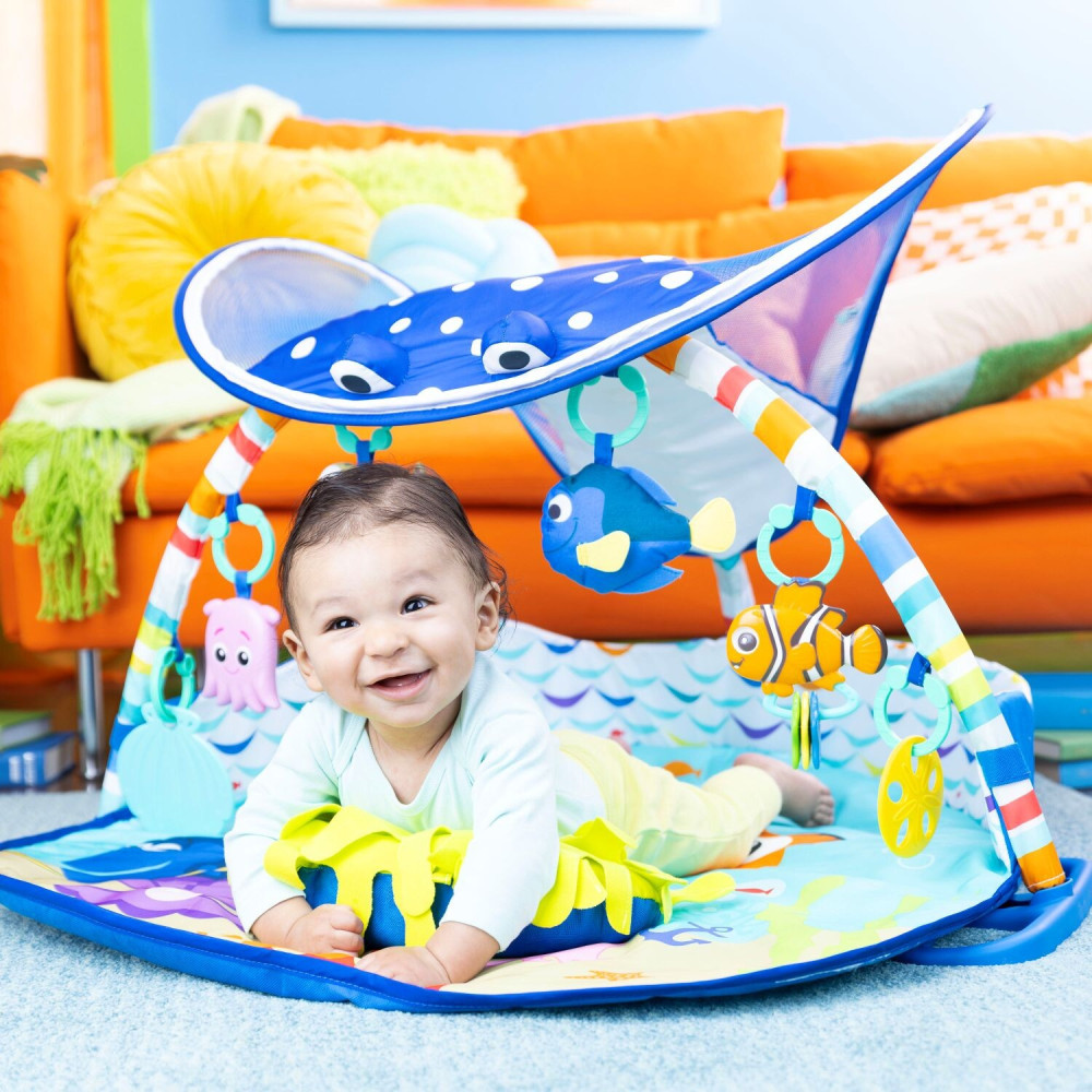 Bright Starts Finding Nemo Mr. Ray Ocean Lights & Music Gym - розвиваючий килимок із дугою, вогниками, мелодіями та шістьма знімними іграшками Bright Starts Finding Nemo Mr. Ray Ocean Lights & Music Gym - розвиваючий килимок із дугою, вогниками, мелодіями та шістьма знімними іграшками