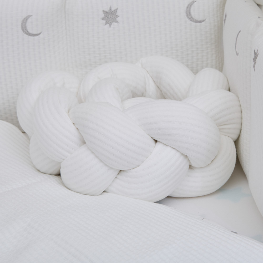 Twins Cotton с вышивкой - постельный комплект 7 элементов • White/silver Twins Cotton с вышивкой - постельный комплект 7 элементов • White/silver