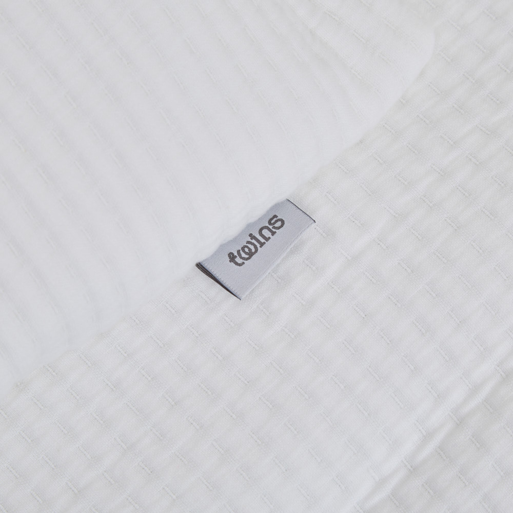 Twins Cotton с вышивкой - постельный комплект 7 элементов • White/silver Twins Cotton с вышивкой - постельный комплект 7 элементов • White/silver