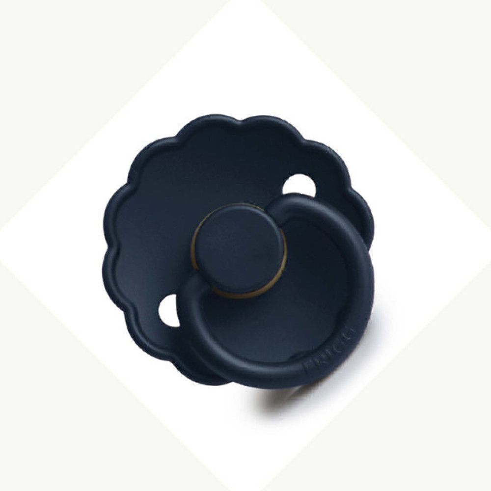 Frigg Daisy Size 1 - пустышка из натурального каучука, 0-6 мес. • Dark Navy Frigg Daisy Size 1 - пустышка из натурального каучука, 0-6 мес. • Dark Navy