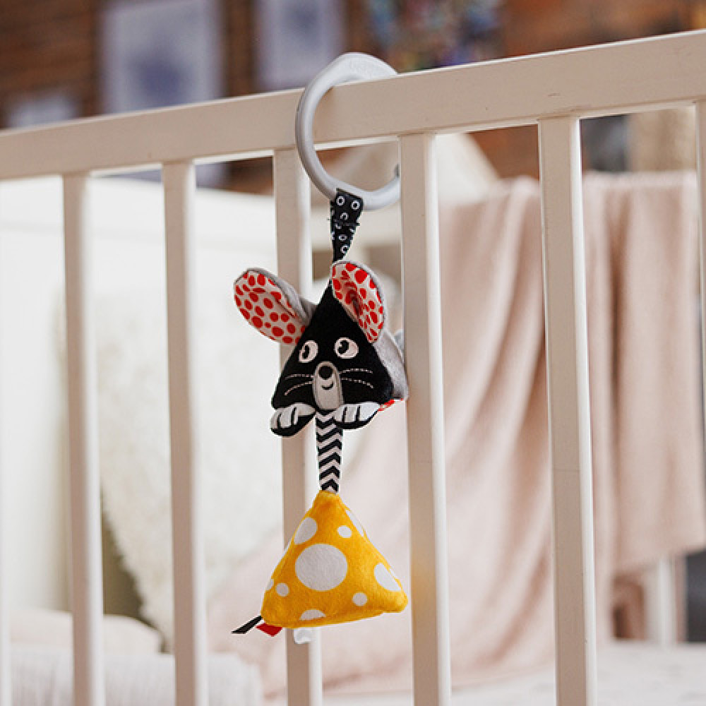 BabyOno Мишеня та сир Hanging Toy - контрастна іграшка-підвіска (1676) BabyOno Мишеня та сир Hanging Toy - контрастна іграшка-підвіска (1676)