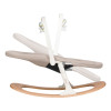 Lionelo Celia Rocker - шезлонг-гойдалка з дугою для іграшок • Natural Wood