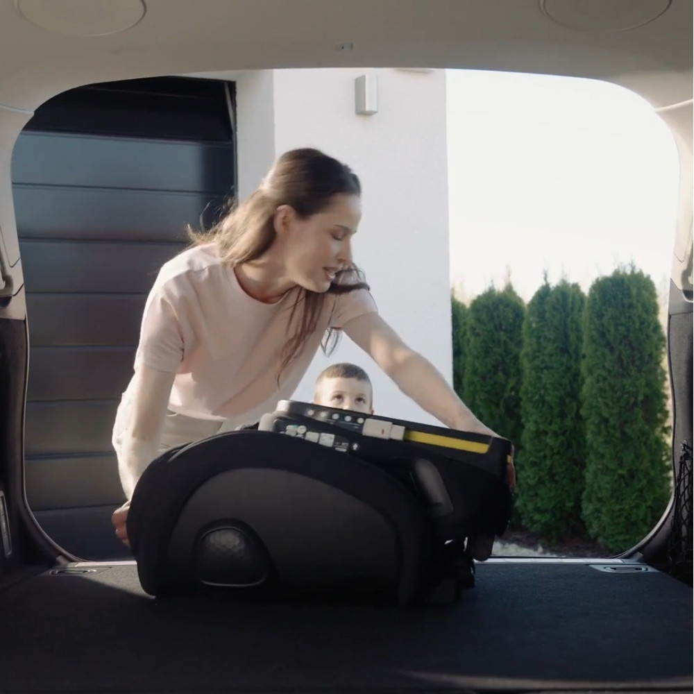 Lionelo Nelly i-Size - складное детское автокресло, крепление ISOFIX и Top Tether • Blue Navy