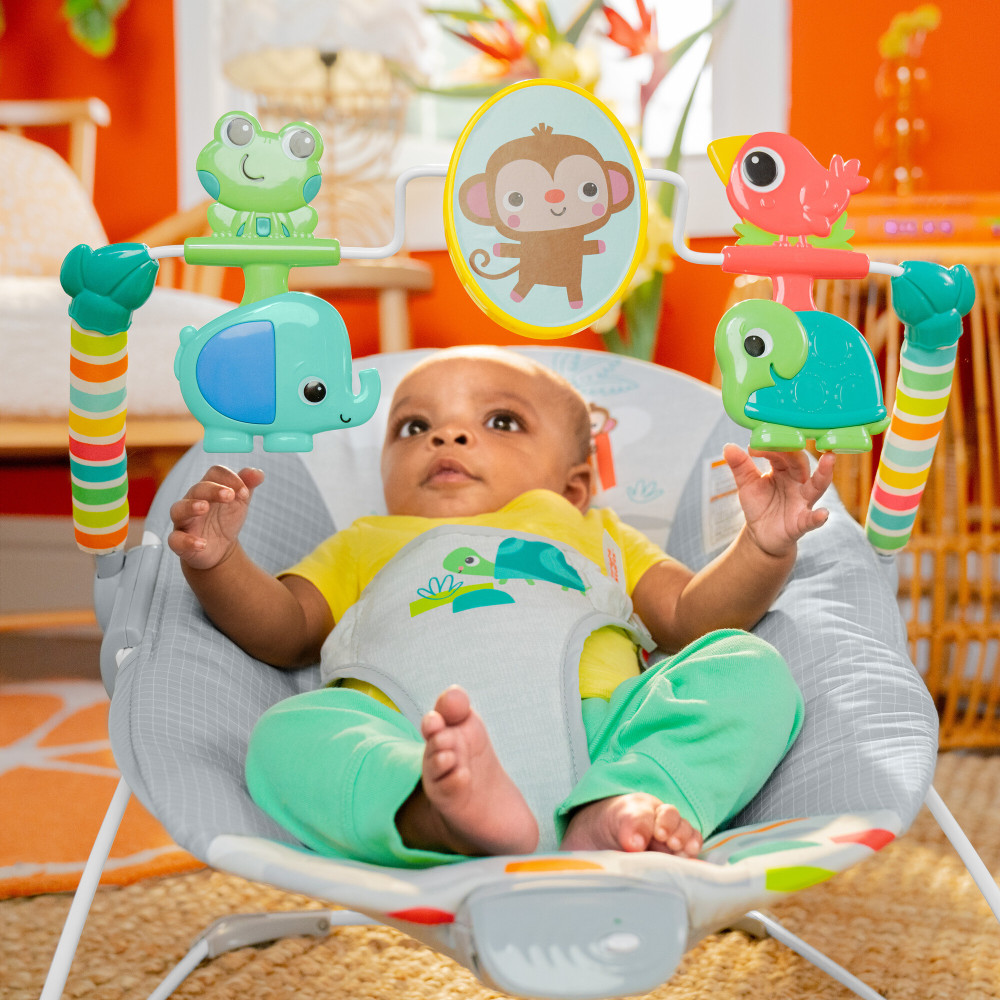 Bright Starts Playful Paradise - шезлонг з вібрацією та ігровою дугою з 4 іграшками