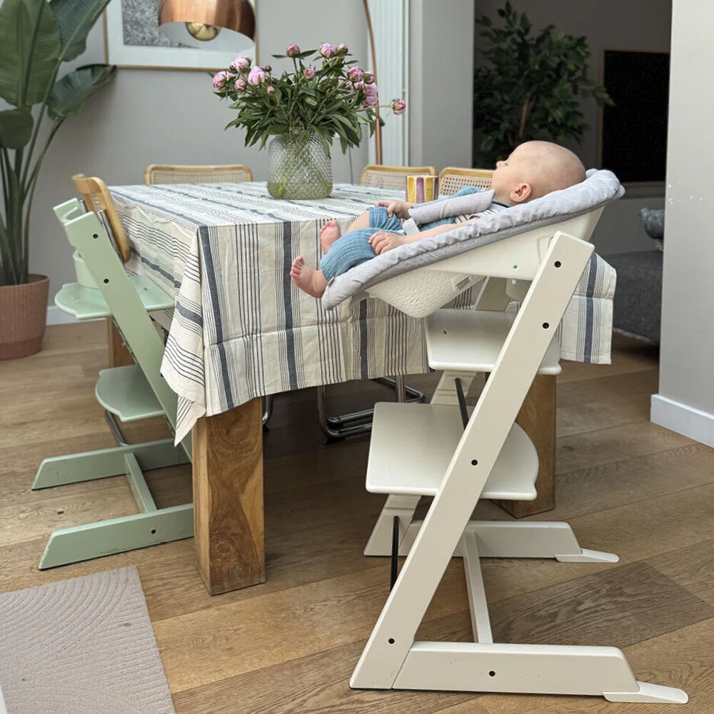 Stokke Tripp Trapp - стільчик для годування, що росте разом з дитиною, до 136 кг • Vanilla White
