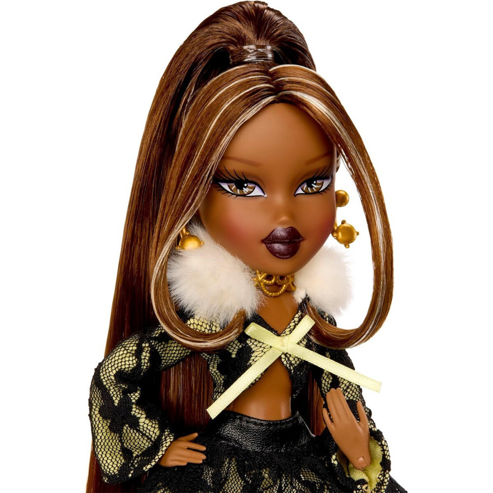 Bratz Stylin' Birthdayz Саша - игровой набор с куклой (596042) Bratz Stylin' Birthdayz Саша - игровой набор с куклой (596042)