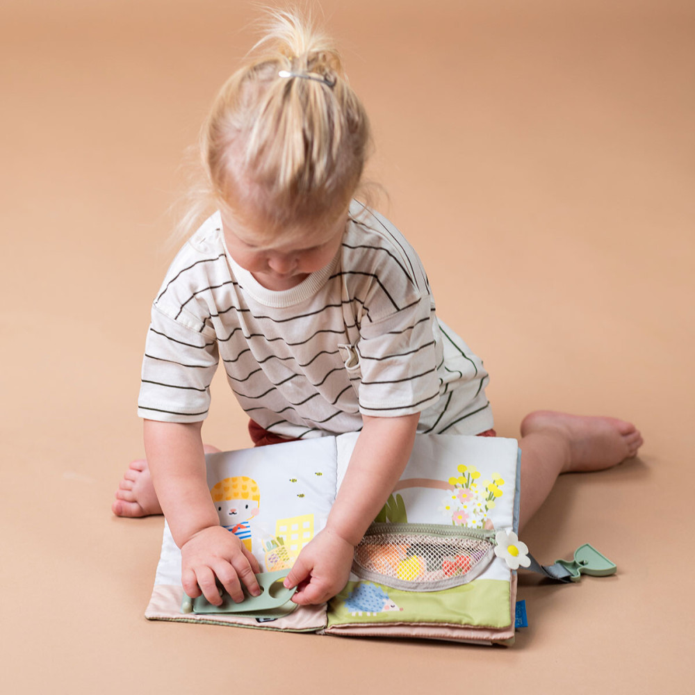 Taf Toys Бизикнига Зайчонок - развивающая мягкая книжка (13355) Taf Toys Бизикнига Зайчонок - развивающая мягкая книжка (13355)