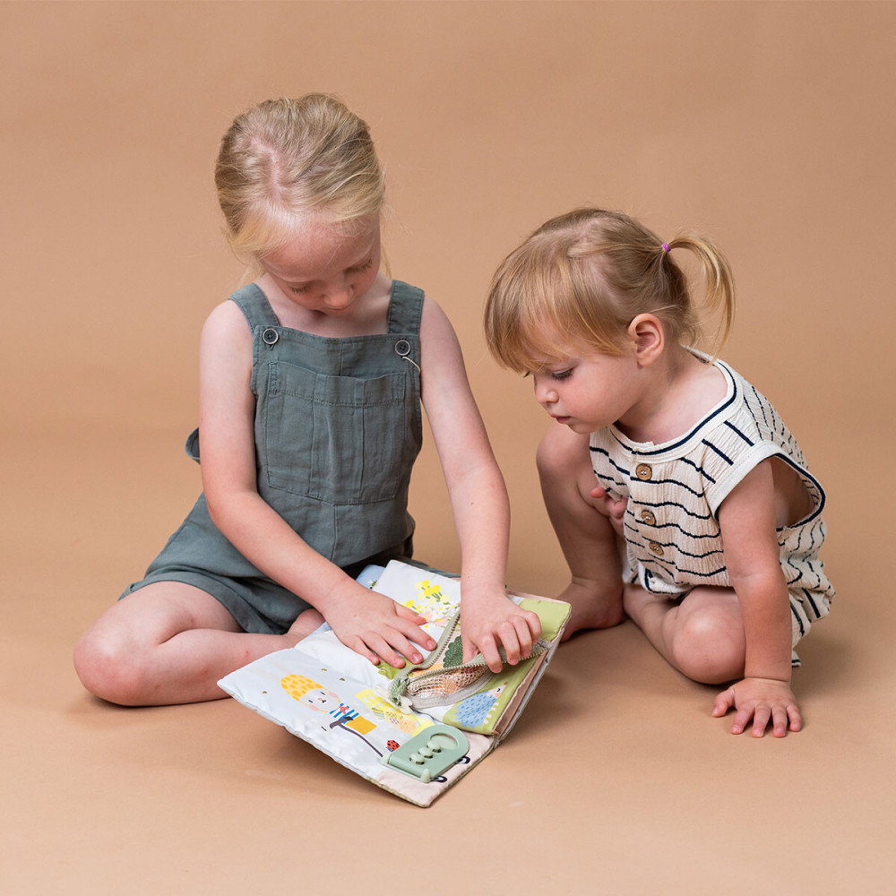 Taf Toys Бизикнига Зайчонок - развивающая мягкая книжка (13355) Taf Toys Бизикнига Зайчонок - развивающая мягкая книжка (13355)