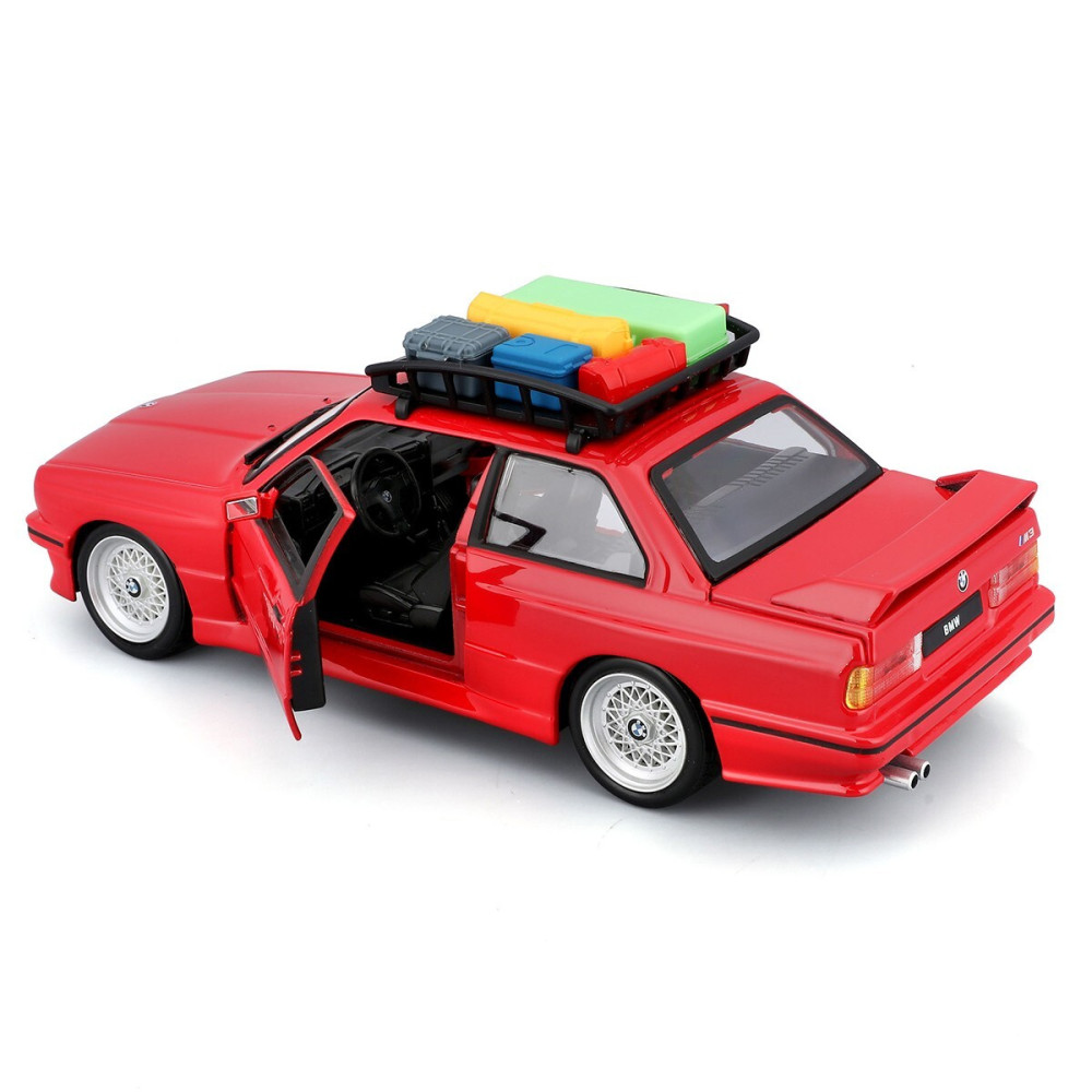 Bburago BMW M3 Eurotrek 1988 - автомодель 1:24 с багажными корзинами (18-23014) Bburago BMW M3 Eurotrek 1988 - автомодель 1:24 с багажными корзинами (18-23014)