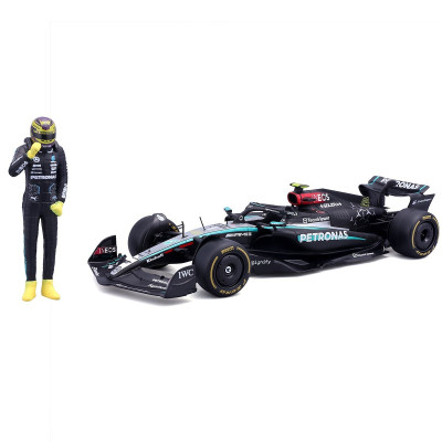 Bburago Mercedes-AMG Petronas F1 W15 з фігуркою - автомодель 1:24 (18-28069 (#44))