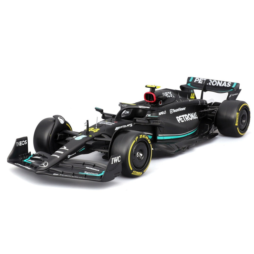 Bburago Mercedes-AMG Petronas F1 W15 з фігуркою - автомодель 1:24 (18-28069 (#44))