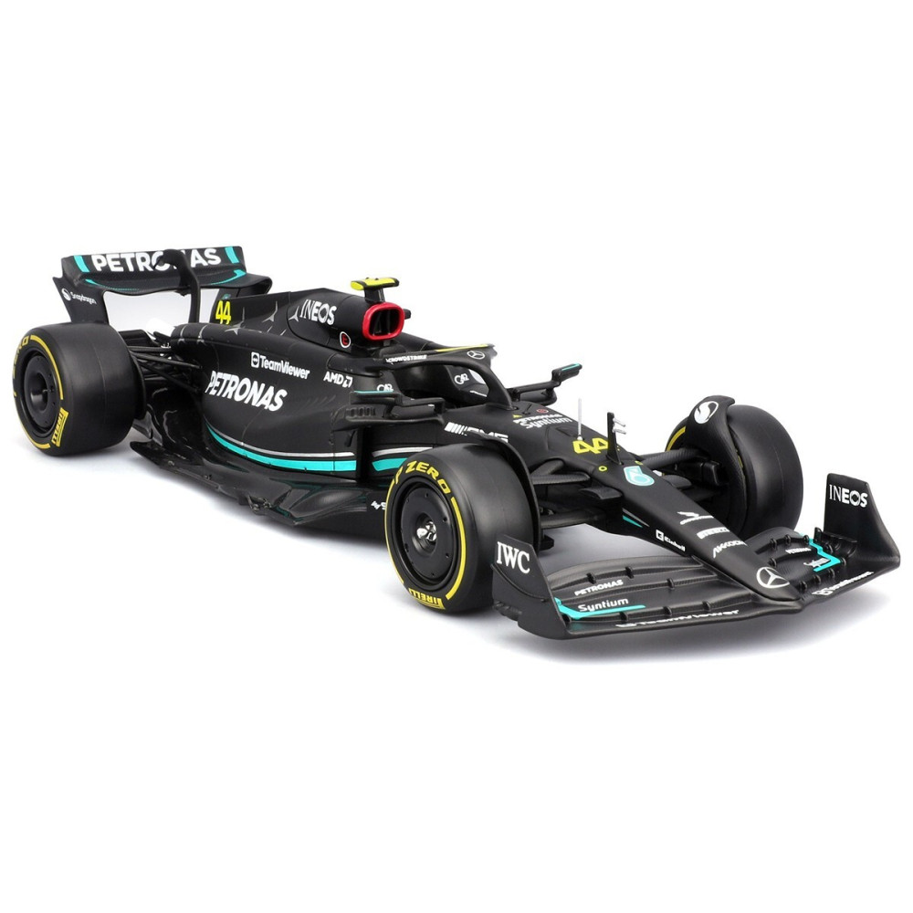 Bburago Mercedes-AMG Petronas F1 W15 з фігуркою - автомодель 1:24 (18-28069 (#44))