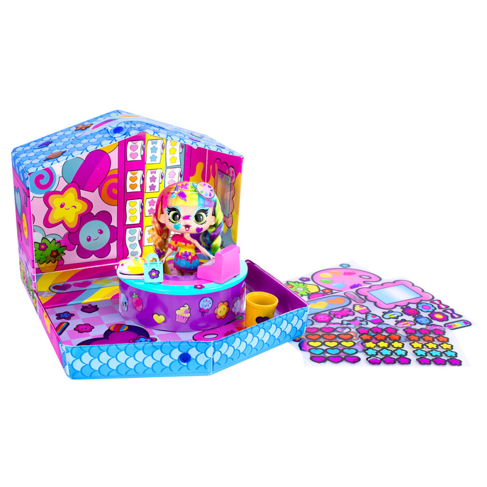 Decora Girlz Дизайнерский магазин наклеек - игровой набор с куклой (D1009) Decora Girlz Дизайнерский магазин наклеек - игровой набор с куклой (D1009)